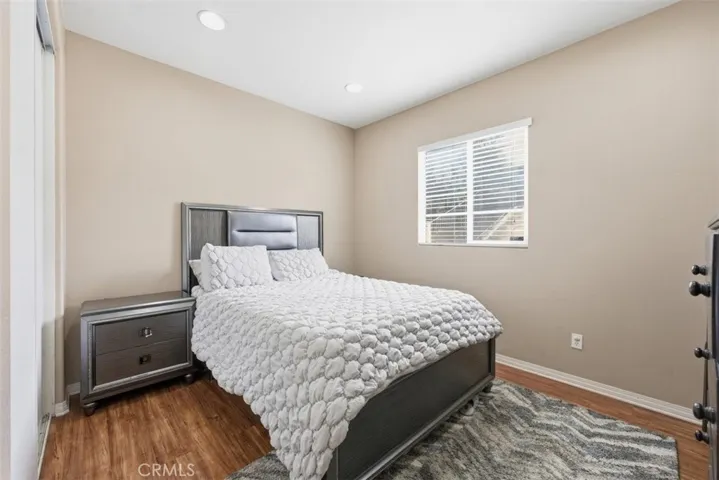 Downstairs bedroom-4th