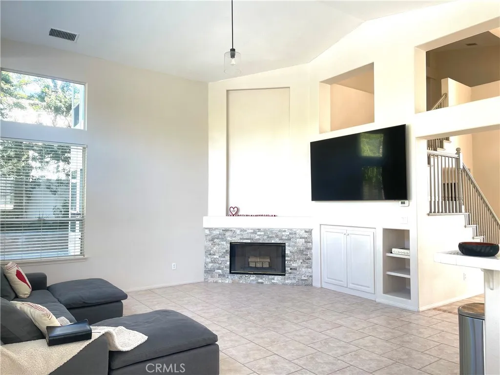 2371 Moonridge Circle, Corona, California 92879 home-pic-22