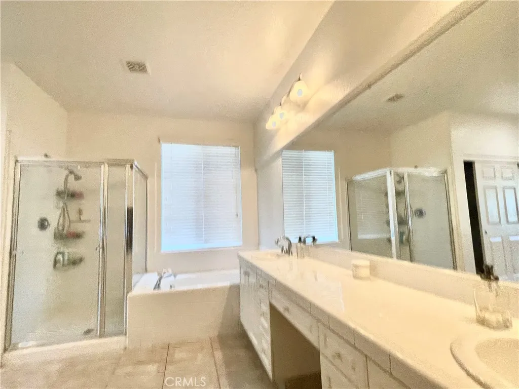 2371 Moonridge Circle, Corona, California 92879 home-pic-12