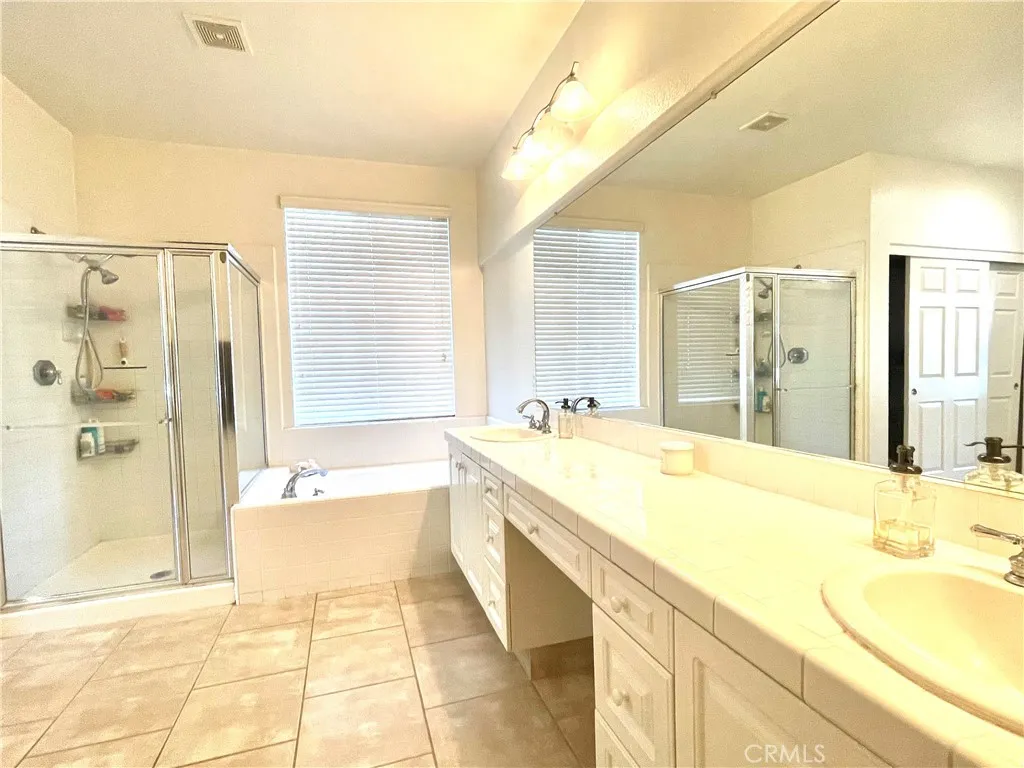 2371 Moonridge Circle, Corona, California 92879 home-pic-11