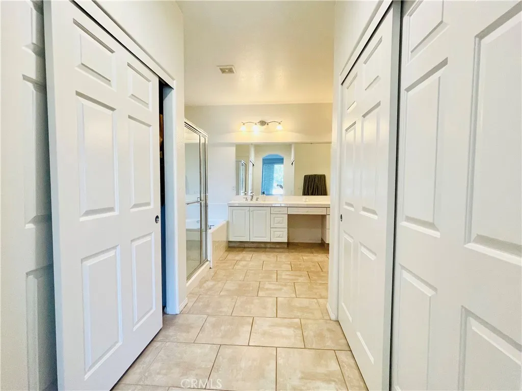 2371 Moonridge Circle, Corona, California 92879 home-pic-13