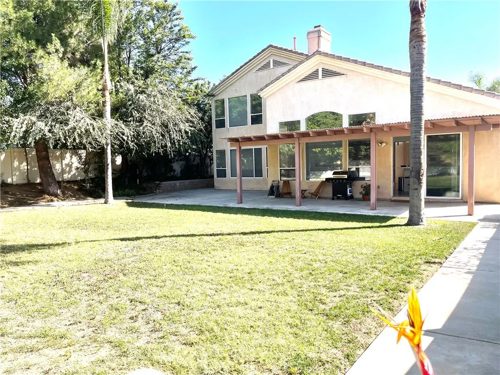 2371 Moonridge Circle, Corona, California 92879 home-pic-19