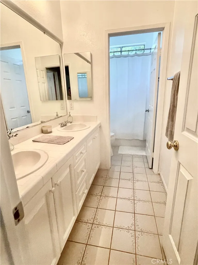 2371 Moonridge Circle, Corona, California 92879 home-pic-5