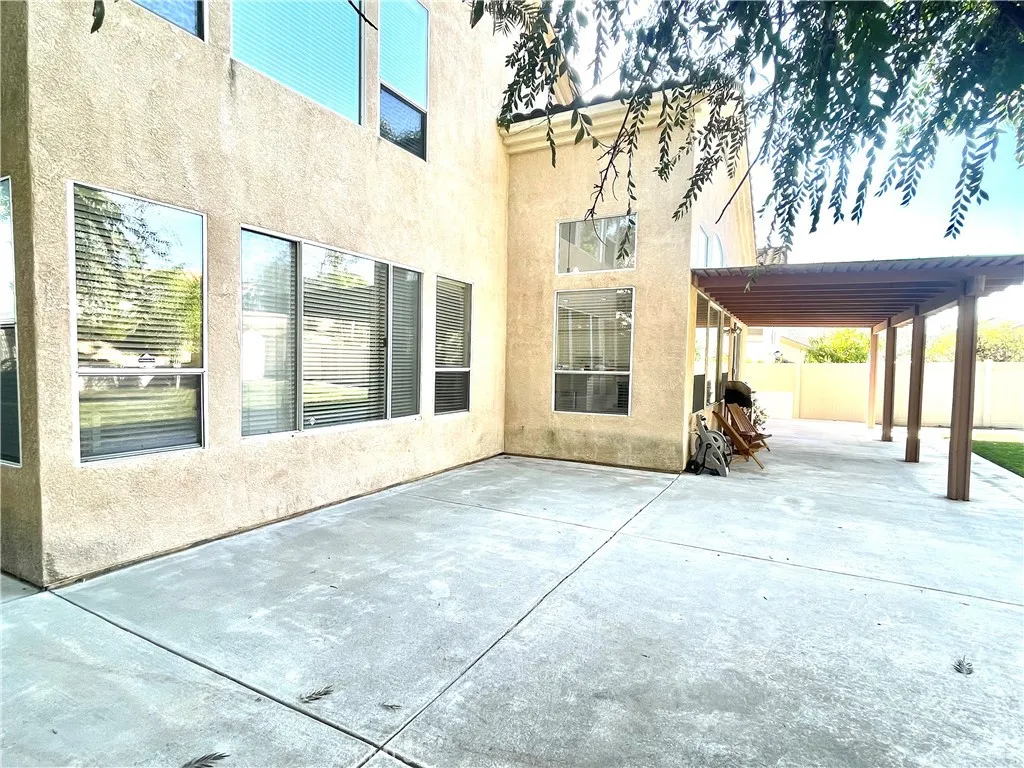 2371 Moonridge Circle, Corona, California 92879 home-pic-18