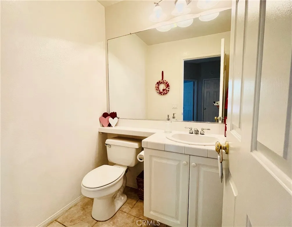 2371 Moonridge Circle, Corona, California 92879 home-pic-15