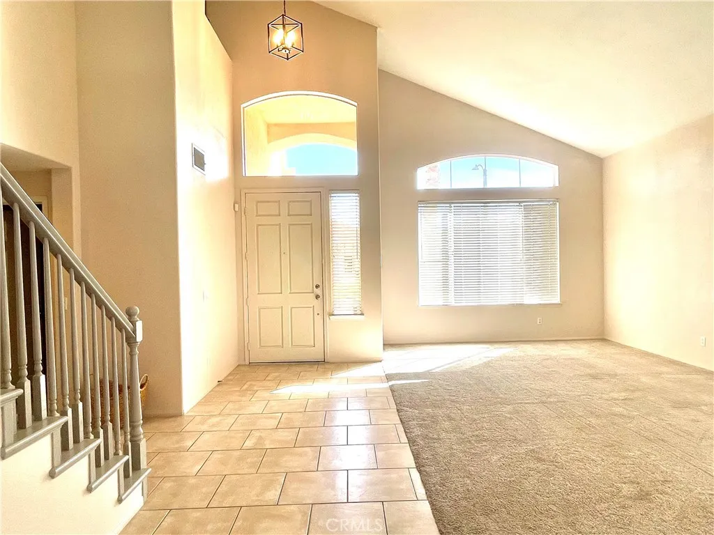 2371 Moonridge Circle, Corona, California 92879 home-pic-16