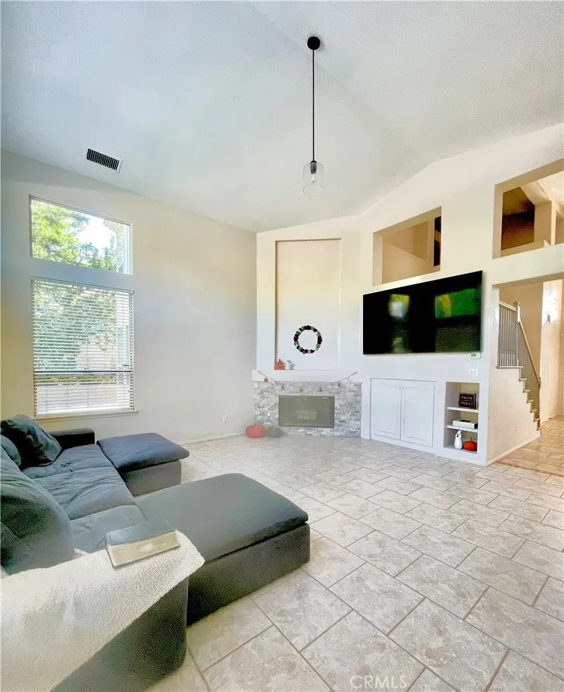 2371 Moonridge Circle, Corona, California 92879 home-pic-3