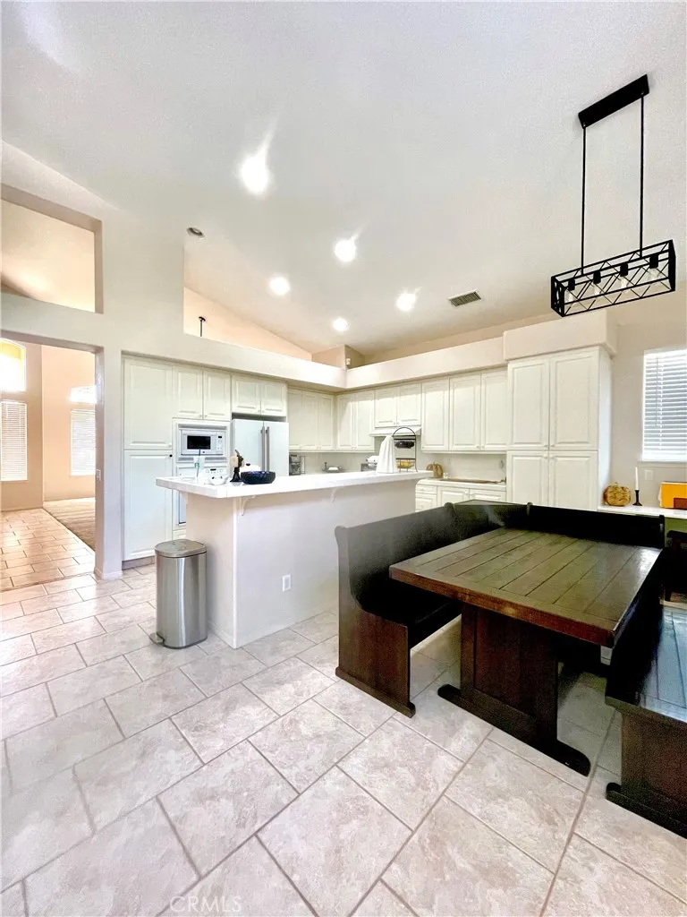 2371 Moonridge Circle, Corona, California 92879 home-pic-2