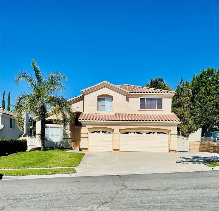 2371 Moonridge Circle, Corona, California 92879 home-pic-1
