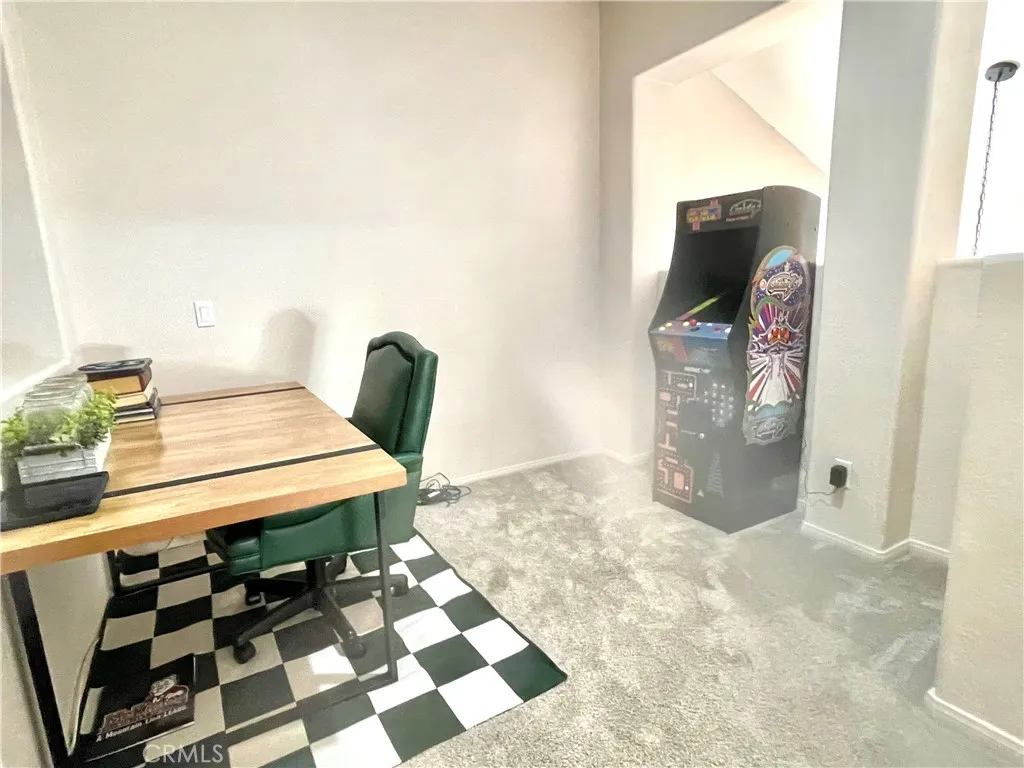2371 Moonridge Circle, Corona, California 92879 home-pic-4