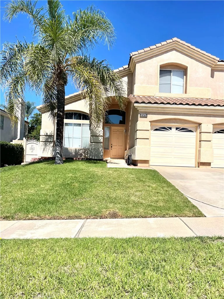 2371 Moonridge Circle, Corona, California 92879 home-pic-9