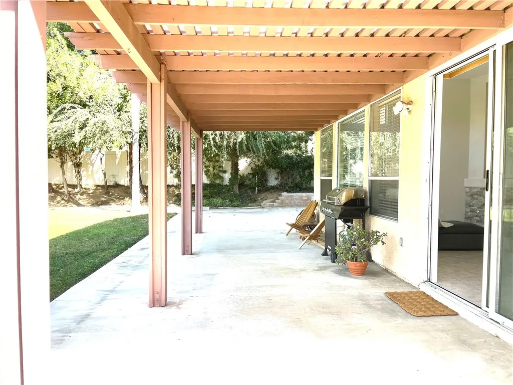 2371 Moonridge Circle, Corona, California 92879 home-pic-20