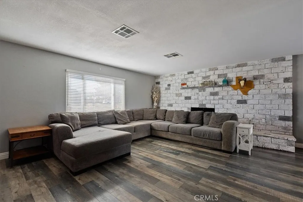 4833 W Avenue K10, Lancaster, California 93536 home-pic-4