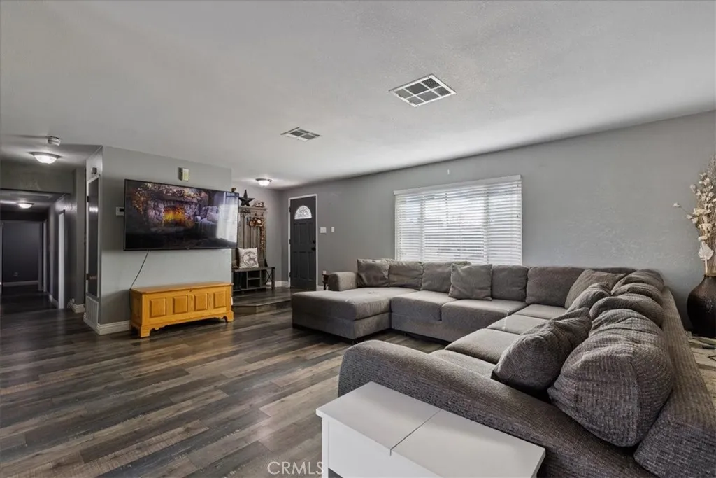 4833 W Avenue K10, Lancaster, California 93536 home-pic-5