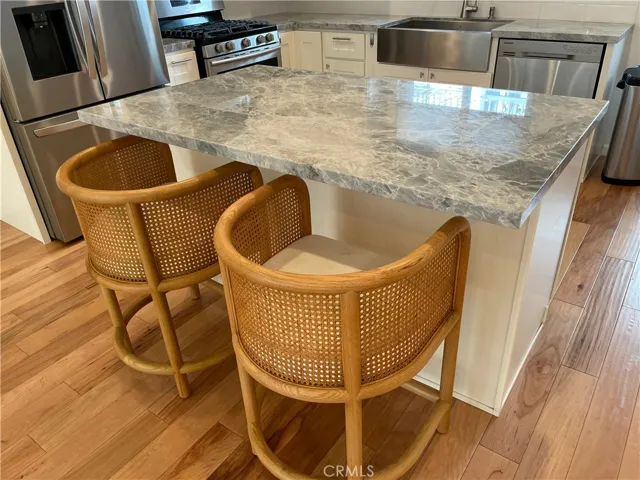 Breakfast Bar Island with Custom Bar Chairs