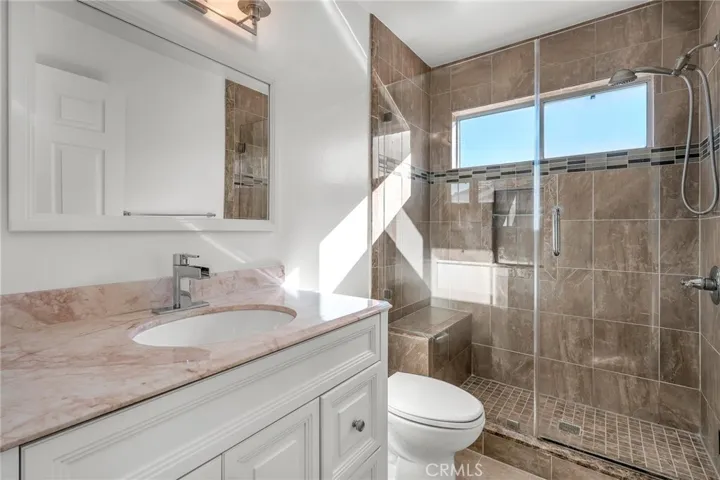 Upstairs Hallway Bathroom