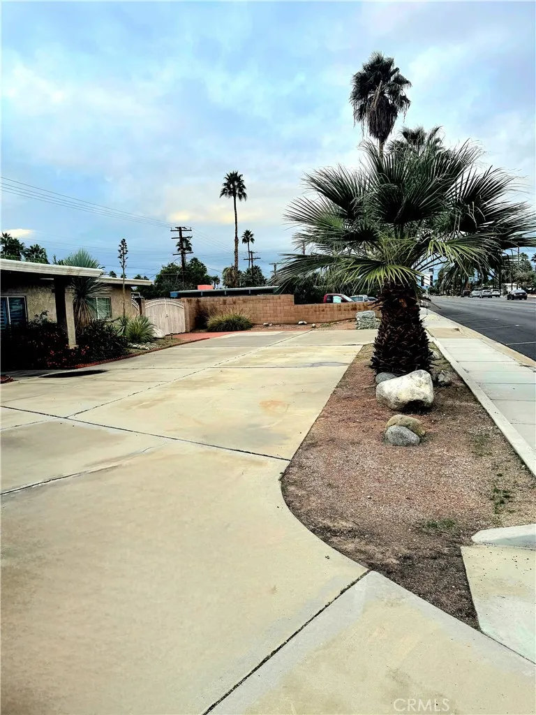 445 N Farrell, Palm Springs, California 92262 home-pic-2