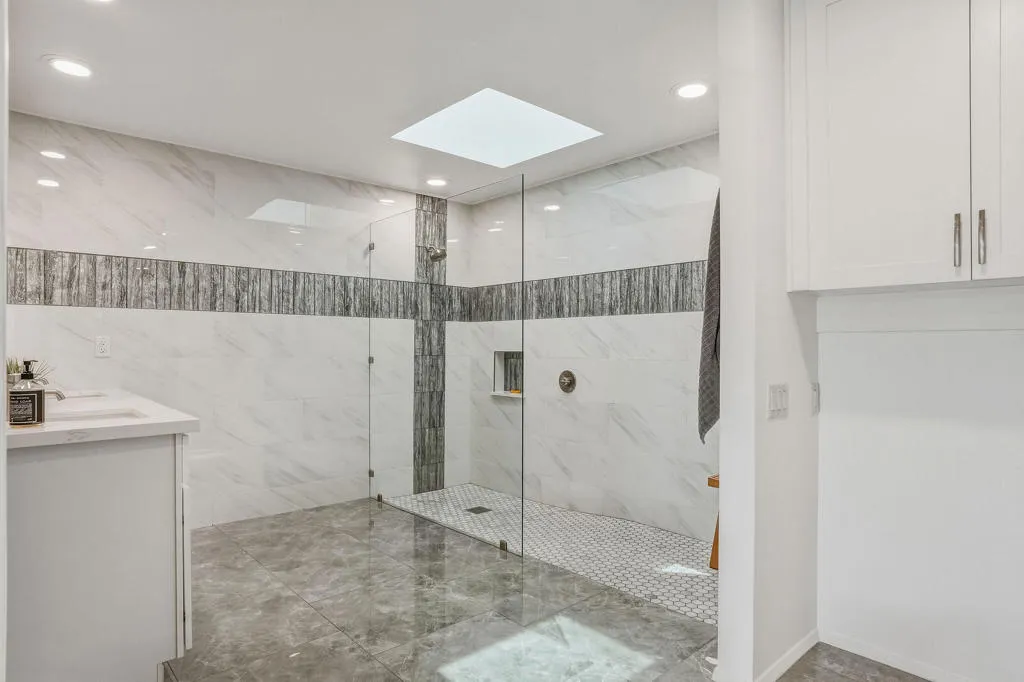 Guest Bath 1
