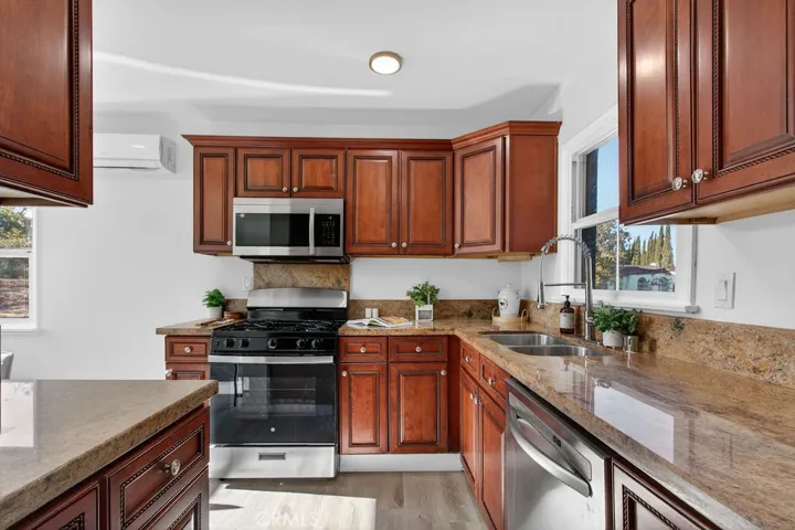 2332 S Highland Avenue, Los Angeles, California 90016