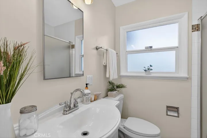 2332 S Highland Avenue, Los Angeles, California 90016