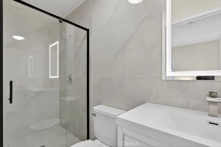 2332 S Highland Avenue, Los Angeles, California 90016