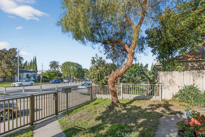 2332 S Highland Avenue, Los Angeles, California 90016