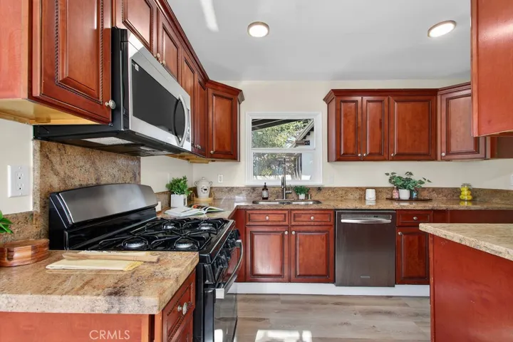 2332 S Highland Avenue, Los Angeles, California 90016
