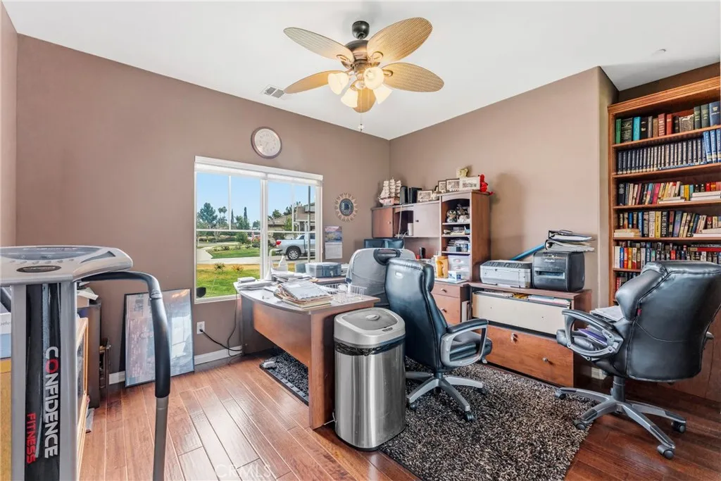 1537 Carmel Court, Redlands, California 92374 home-pic-11