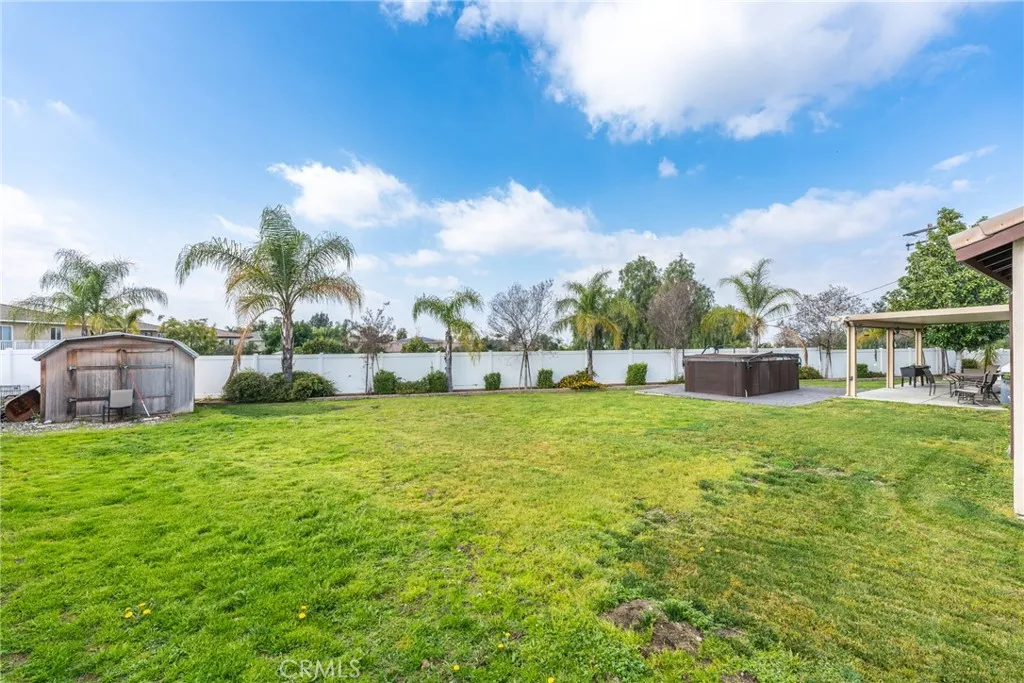 1537 Carmel Court, Redlands, California 92374 home-pic-17