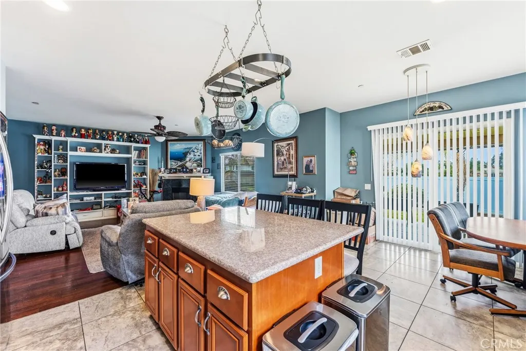 1537 Carmel Court, Redlands, California 92374 home-pic-15