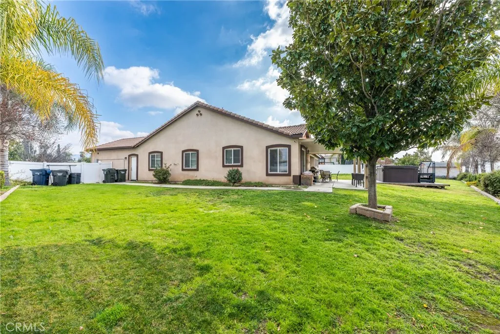 1537 Carmel Court, Redlands, California 92374 home-pic-18