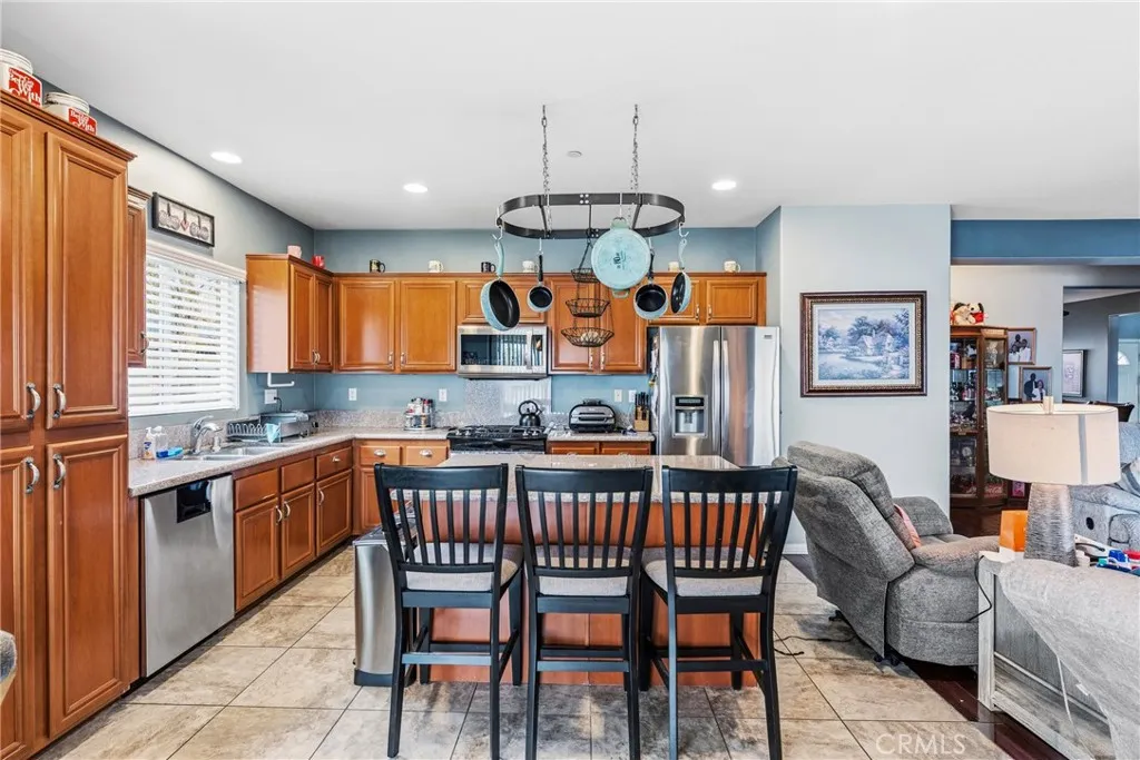 1537 Carmel Court, Redlands, California 92374 home-pic-4