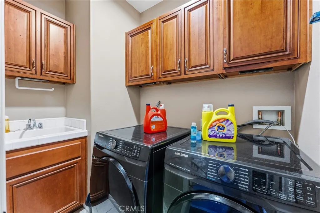 1537 Carmel Court, Redlands, California 92374 home-pic-16