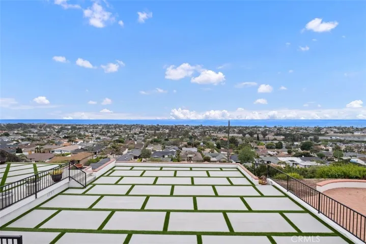 Backyard easy maintenance and Grand Coastline views!