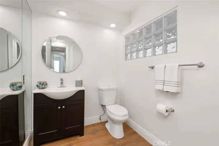 Downstairs 1/2 bath