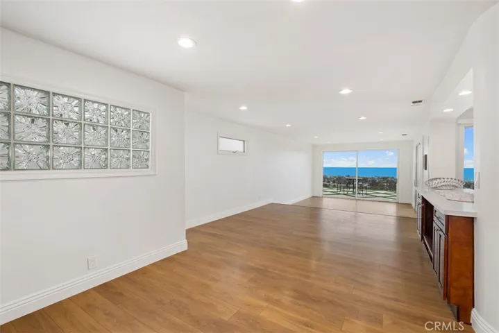 Dining room looking toward Family room