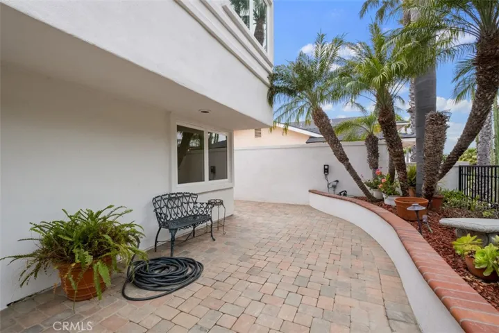 Front courtyard with pavers