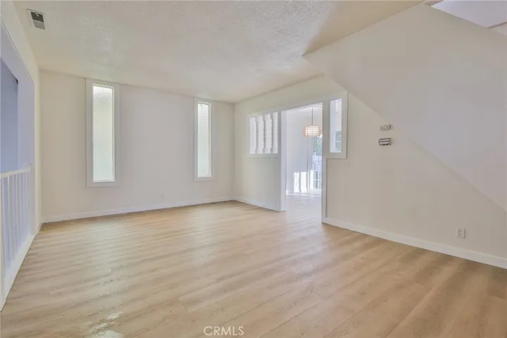 Front Entry / Livingroom