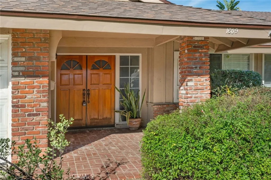 1609 Catalina, Santa Ana, California 92705 home-pic-5