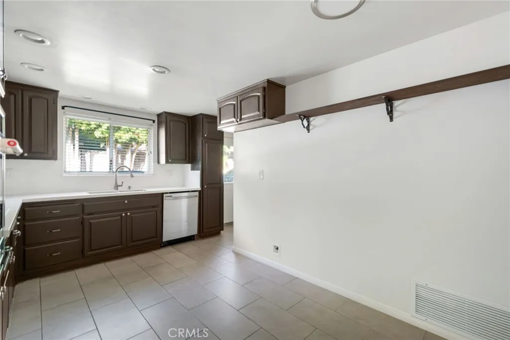 1609 Catalina, Santa Ana, California 92705 home-pic-21