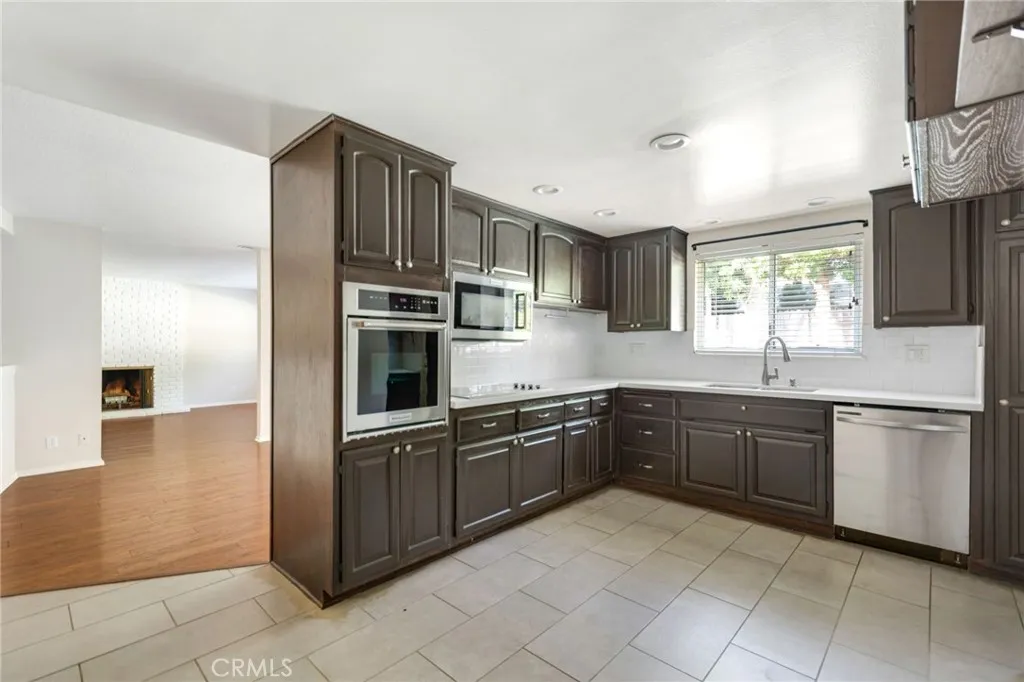 1609 Catalina, Santa Ana, California 92705 home-pic-17