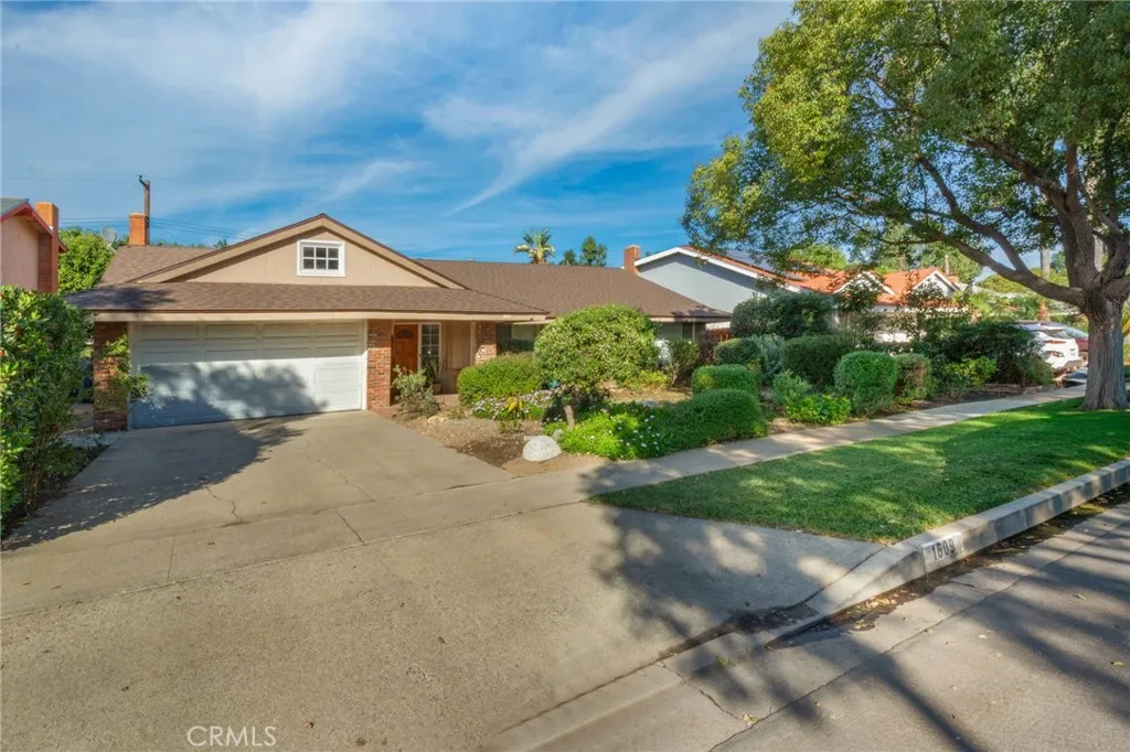 1609 Catalina, Santa Ana, California 92705 home-pic-3