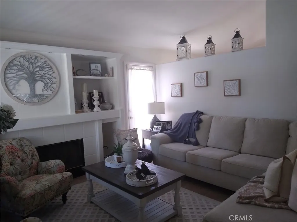 40672 Corte Albara, Murrieta, California 92562 home-pic-3