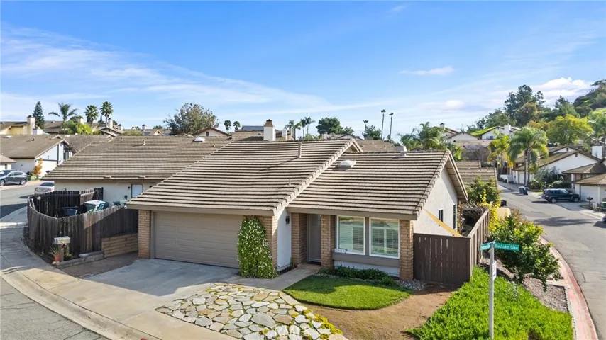 1903 Buckskin Glen, Escondido, California 92027