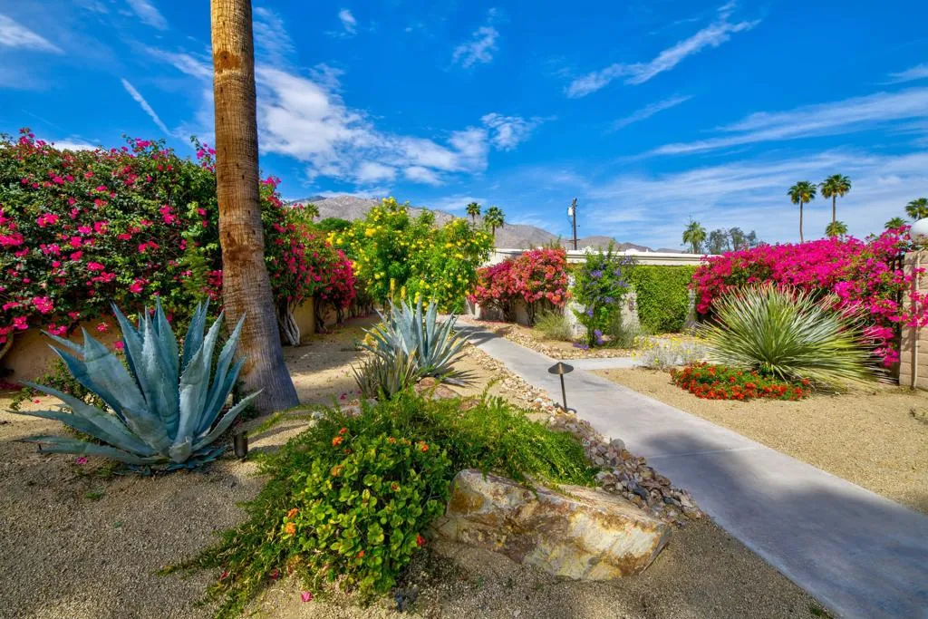 1111 E Ramon Road 1, Palm Springs, California 92264 home-pic-1