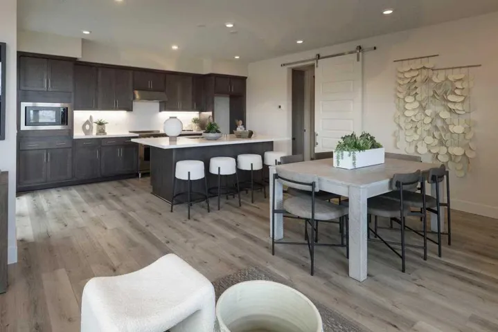 Model Kitchen & Dining