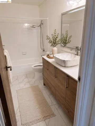 Second Bath Virtual Stage