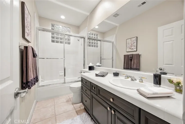 Double sinks in upstairs vanity.