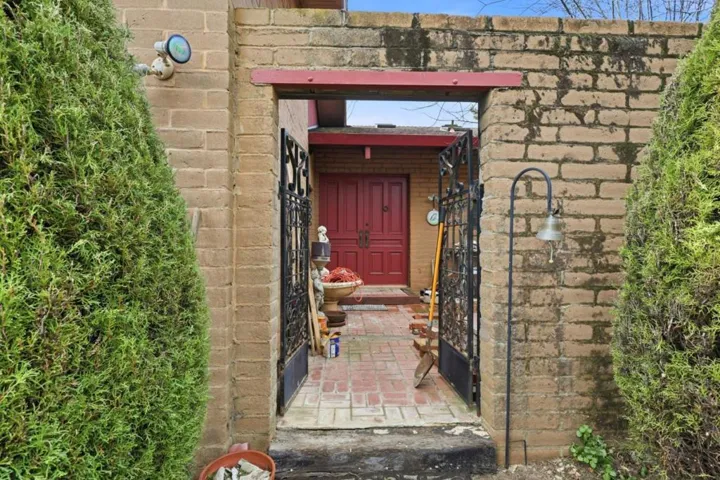 Entry to Courtyard & Front Door