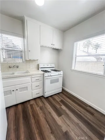 Unit D: Images when vacant in June 2025. Unit is tenant occupied now.